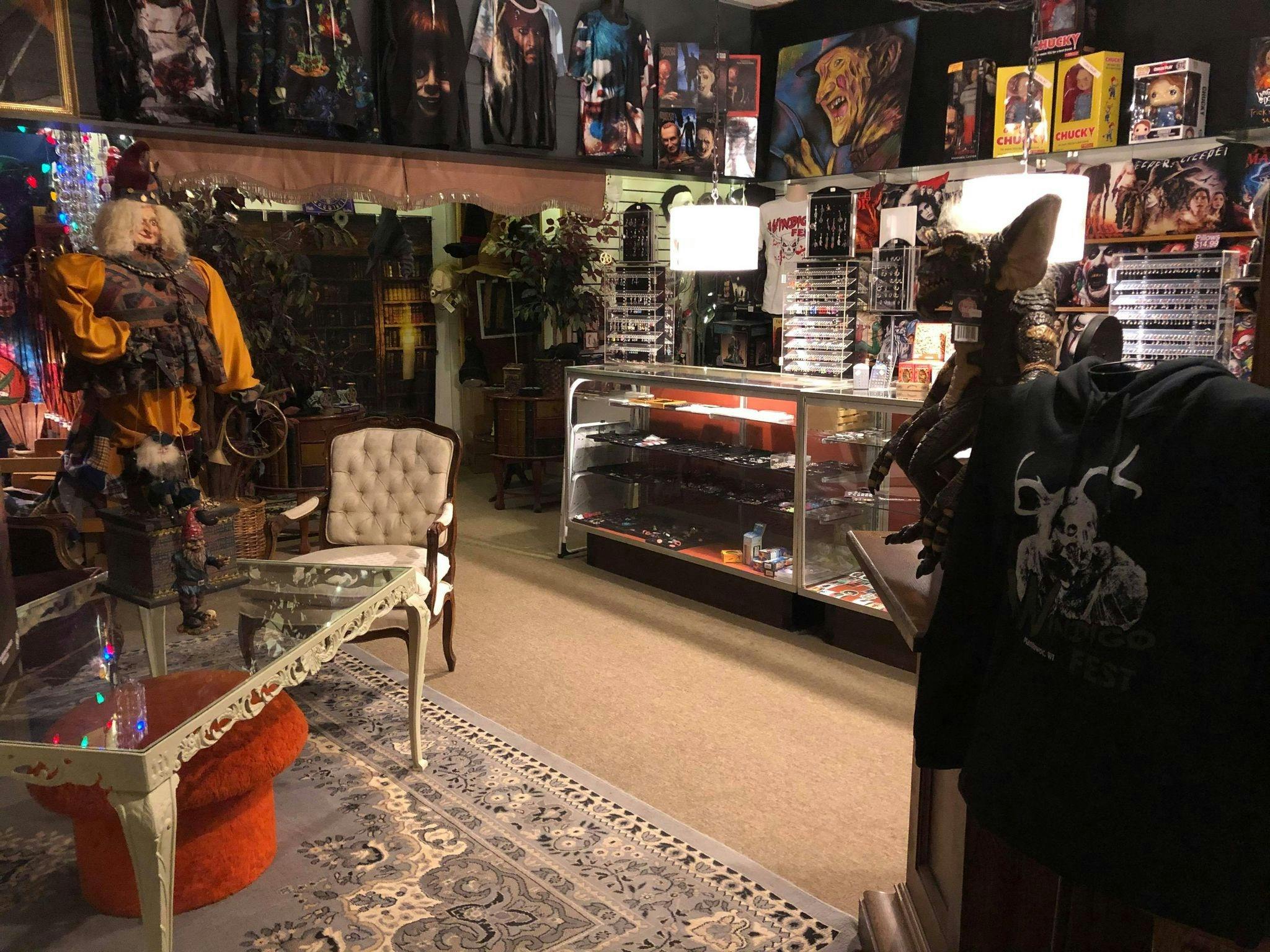 The Mad Hatter Dead By Dawn Dead & Breakfast Manitowoc, Wi