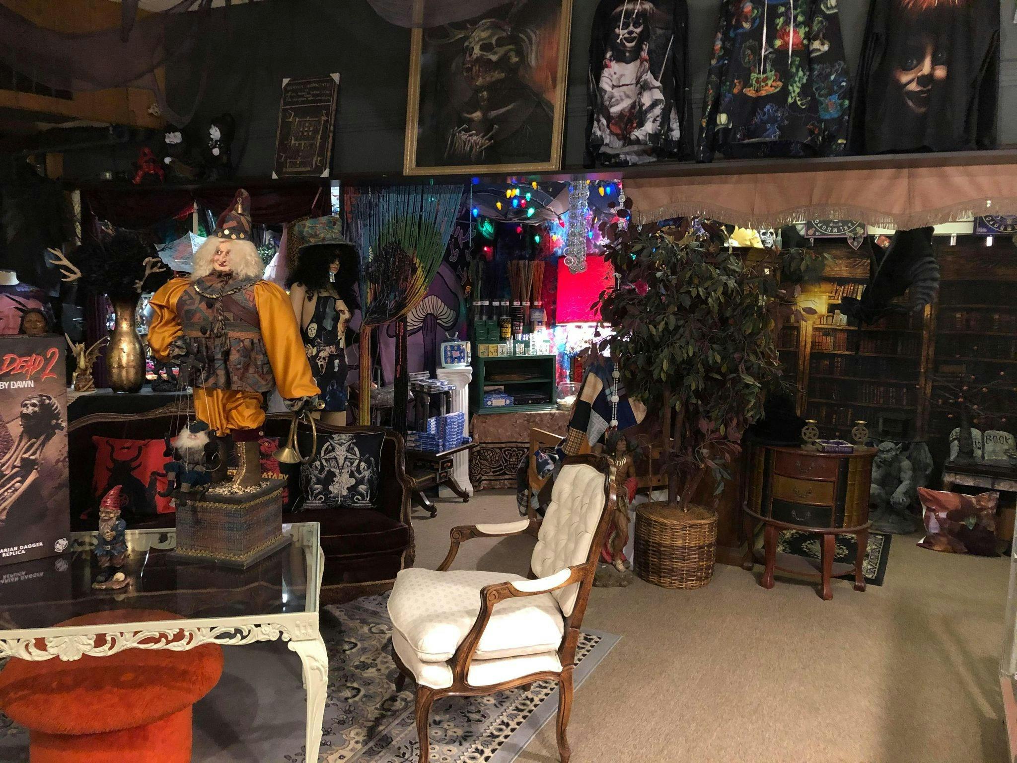 The Mad Hatter Dead By Dawn Dead & Breakfast Manitowoc, Wi